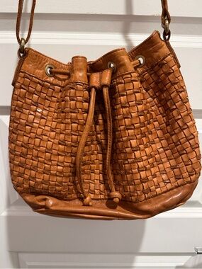 EUC Unbranded 100% Genuine Leather Crossbody Handbag! Beautiful brown!